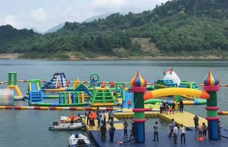 Khai trương công viên nước nổi quy mô lớn trên lòng hồ Hòa Bình 5 wanderlust-tips-khai-truong-cong-vien-nuoc-noi-quy-mo-lon-tren-long-ho-hoa-binh-1