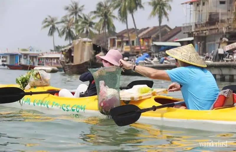 Tour du lịch xanh: Chèo Kayak nhặt rác trên sông Hoài 6 wanderlust-tips-tour-du-lich-xanh-cheo-kayak-nhat-rac-tren-song-hoai1314