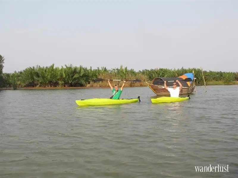 wanderlust-tips-tour-du-lich-xanh-cheo-kayak-nhat-rac-tren-song-hoai607