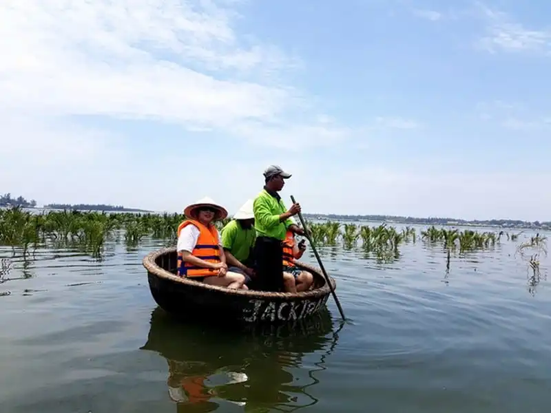 Ấn tượng tour du lịch trồng dừa nước ở Hội An 5 wanderlust-tips-tuong-tour-du-lich-trong-dua-nuoc-o-hoi-an1