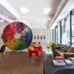 wanderlust tip thich thu voi hostel ruc ro sac mau o thai lan 6