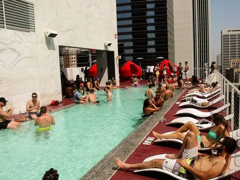 wanderlust-14-khach-san-co-ho-boi-tuong-nhat-gioi-14