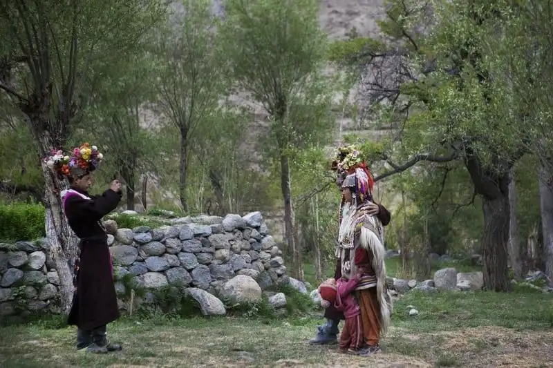 wanderlust-bo-toc-bi-voi-van-hoa-song-trao-doi-vo-tu-thoai-mai-8