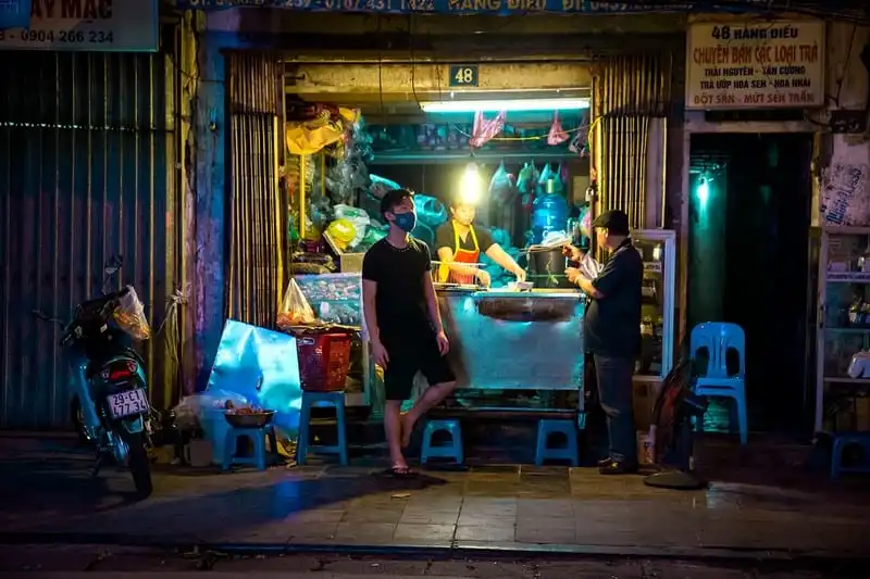 wanderlust-tip-duong-pho-viet-nam-lung-linh-sac-mau-qua-ong-kinh-cua-nhiep-anh-gia-ba-lan-11