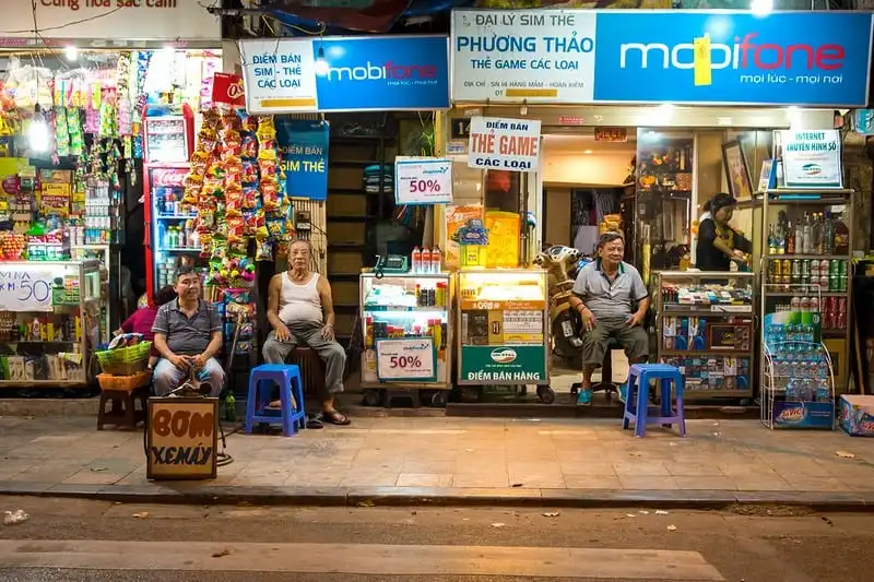 wanderlust-tip-duong-pho-viet-nam-lung-linh-sac-mau-qua-ong-kinh-cua-nhiep-anh-gia-ba-lan-13