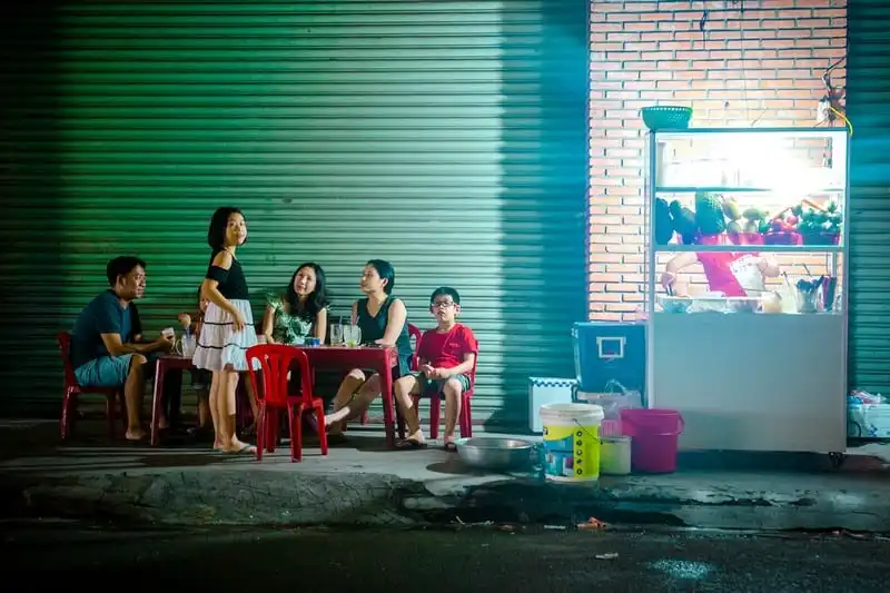 wanderlust-tip-duong-pho-viet-nam-lung-linh-sac-mau-qua-ong-kinh-cua-nhiep-anh-gia-ba-lan-7