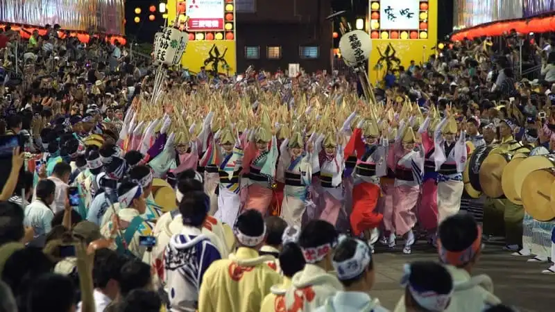 Tháng 8 đến Nhật hòa cùng không khí sôi động của Awa Dance Festival 8 wanderlust-tip-thang-8-nay-den-nhat-de-hoa-vao-khong-khi-soi-dong-cua-le-hoi-awa-dance-festival-3
