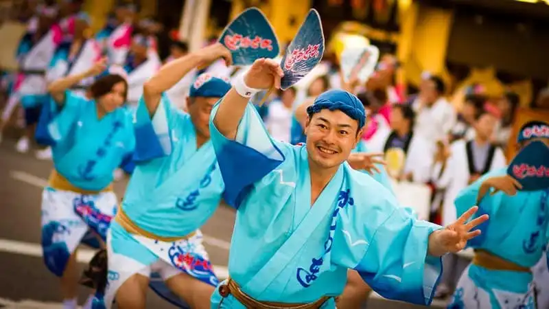 Tháng 8 đến Nhật hòa cùng không khí sôi động của Awa Dance Festival 7 wanderlust-tip-thang-8-nay-den-nhat-de-hoa-vao-khong-khi-soi-dong-cua-le-hoi-awa-dance-festival-4