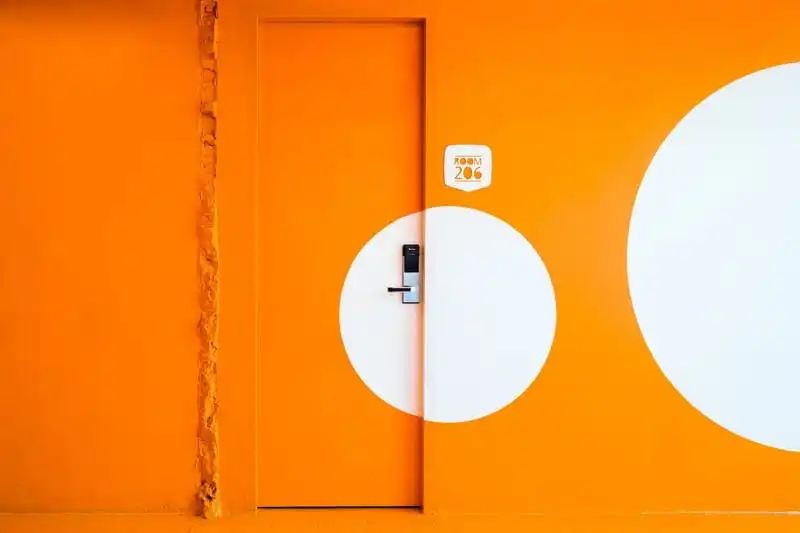 wanderlust-tip-thich-thu-voi-hostel-ruc-ro-sac-mau-o-thai-lan-10