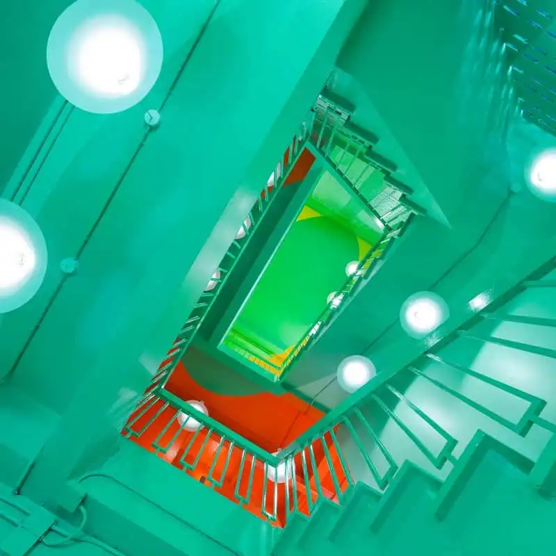 wanderlust-tip-thich-thu-voi-hostel-ruc-ro-sac-mau-o-thai-lan-12