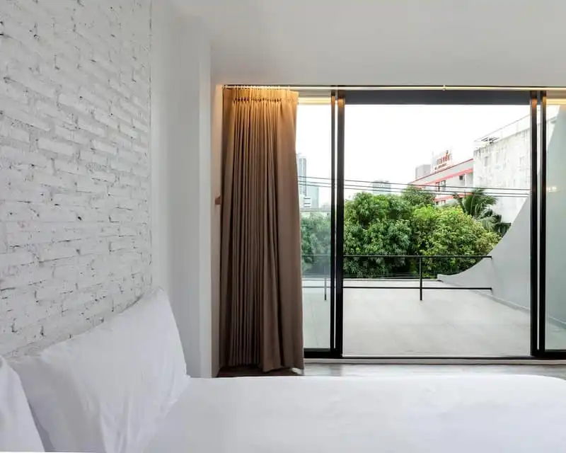 wanderlust-tip-thich-thu-voi-hostel-ruc-ro-sac-mau-o-thai-lan-13