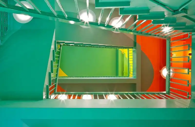 wanderlust-tip-thich-thu-voi-hostel-ruc-ro-sac-mau-o-thai-lan-3