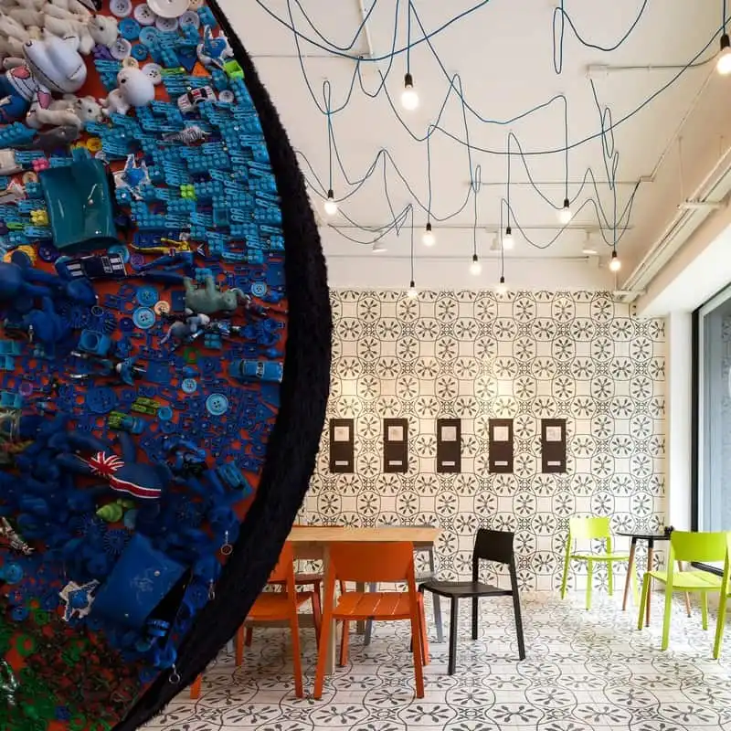 wanderlust-tip-thich-thu-voi-hostel-ruc-ro-sac-mau-o-thai-lan-7