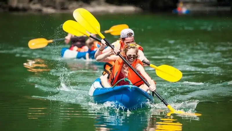Cho phép 8 điểm hoạt động dịch vụ kayak và đò chèo trên Vịnh Hạ Long 5 wanderlust-tips-cho-phep-8-diem-hoat-dong-dich-vu-kayak-va-cheo-tren-vinh-ha-long-0
