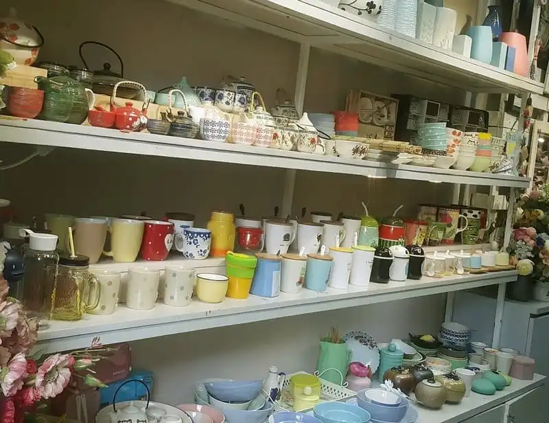 wanderlust-tips-dao-quanh-ha-noi-ghe-nhung-shop-do-luu-niem-doc-la-21