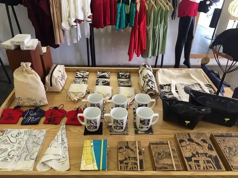 wanderlust-tips-dao-quanh-ha-noi-ghe-nhung-shop-do-luu-niem-doc-la-34