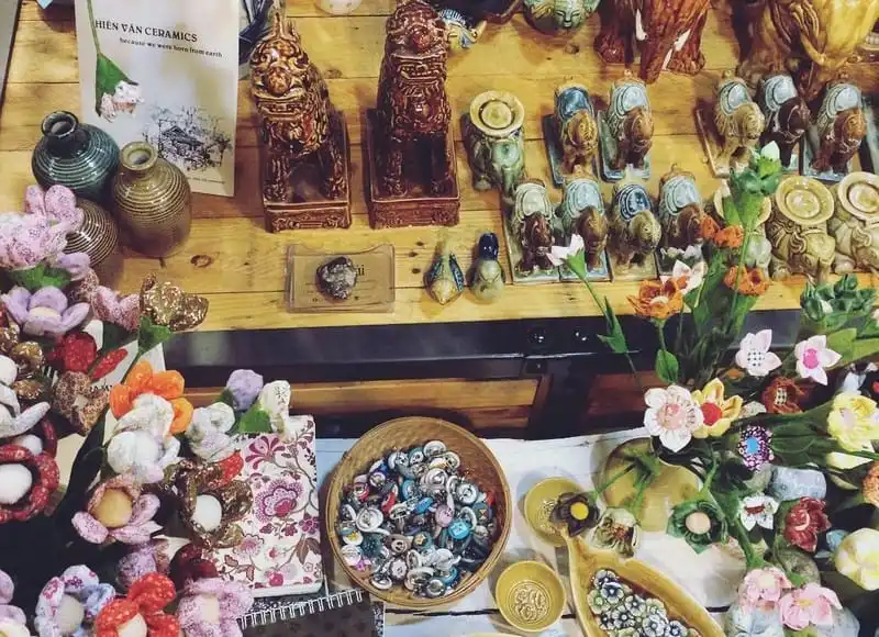 wanderlust-tips-dao-quanh-ha-noi-ghe-nhung-shop-do-luu-niem-doc-la-44