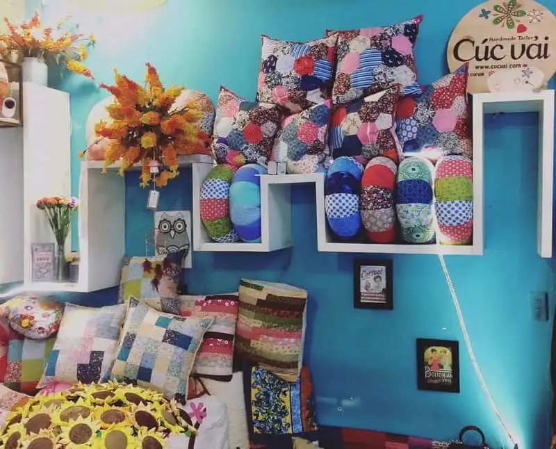 wanderlust-tips-dao-quanh-ha-noi-ghe-nhung-shop-do-luu-niem-doc-la-45