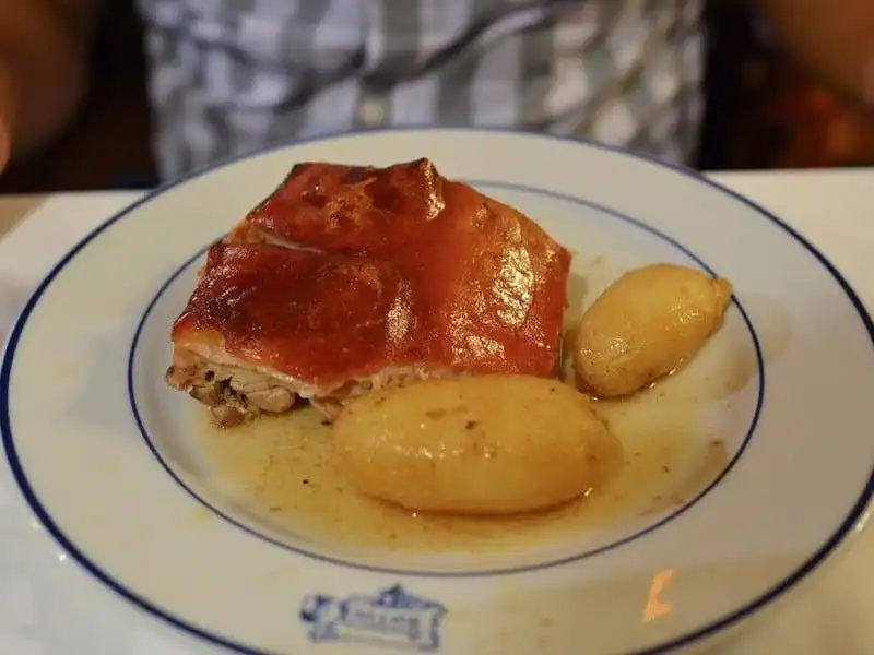 wanderlust-tips-den-tay-ban-nha-ghe-tham-sobrino-de-botin-nha-hang-lau-doi-nhat-gioi-7