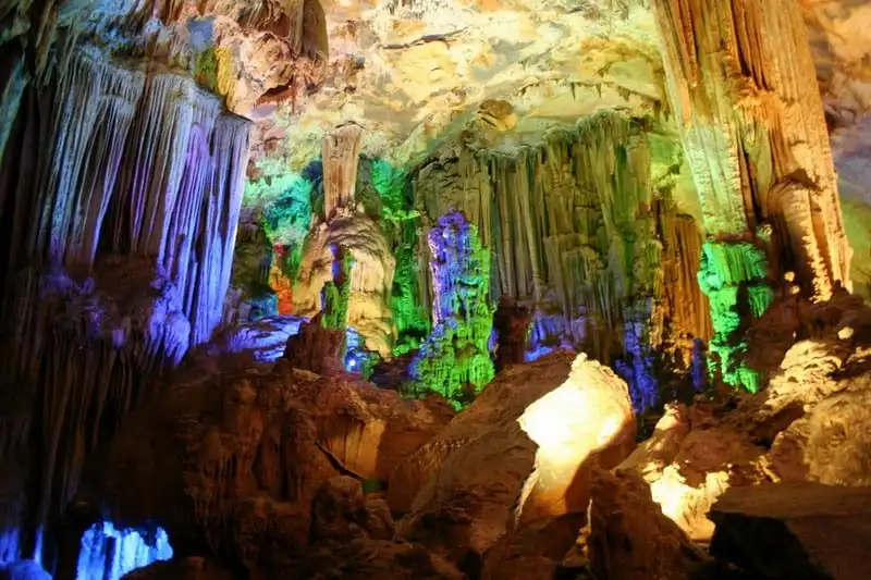 wanderlust-tips-giam-gia-phi-tham-quan-dong-phong-nha-va-dong-tien-son-1