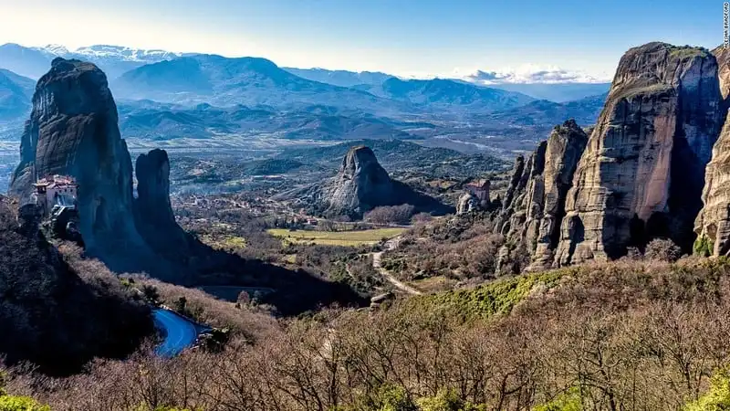 wanderlust-tips-meteora-quan-tu-vien-nam-giua-lung-troi-1