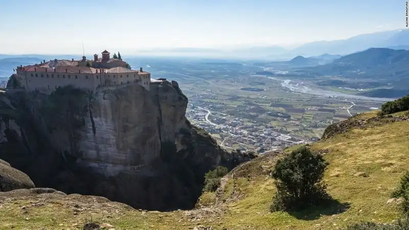 wanderlust-tips-meteora-quan-tu-vien-nam-giua-lung-troi-11