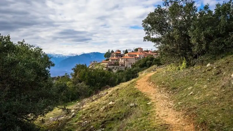 wanderlust-tips-meteora-quan-tu-vien-nam-giua-lung-troi-2