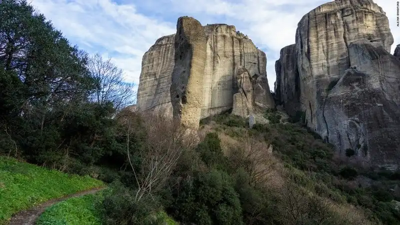 wanderlust-tips-meteora-quan-tu-vien-nam-giua-lung-troi-6