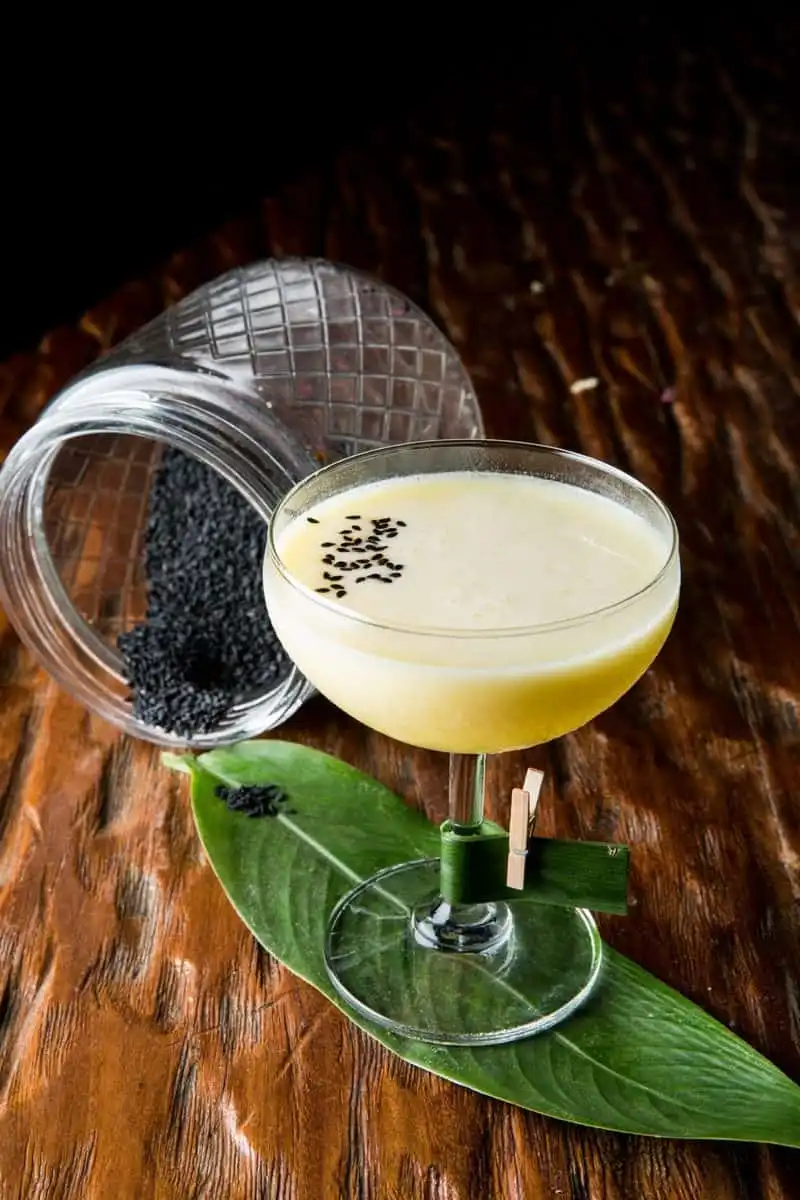 wanderlust-tips-mot-bartender-o-bangkok-da-tao-ra-thuc-don-cocktail-tu-thuc-pham-thai-lan2