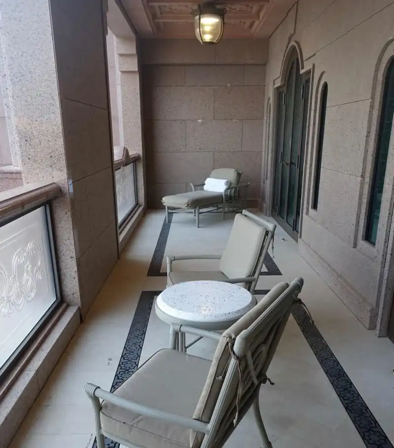 wanderlust-tips-ngan-ngo-voi-su-xa-hoa-cua-khach-san-7-sao-tai-abu-dhabi-10