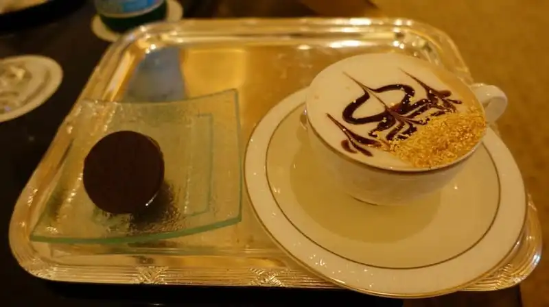 wanderlust-tips-ngan-ngo-voi-su-xa-hoa-cua-khach-san-7-sao-tai-abu-dhabi-12