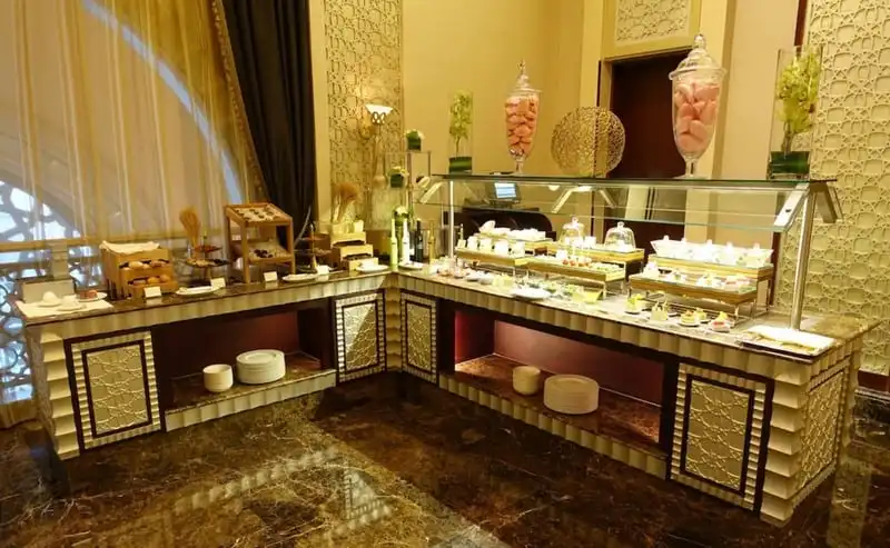 wanderlust-tips-ngan-ngo-voi-su-xa-hoa-cua-khach-san-7-sao-tai-abu-dhabi-17