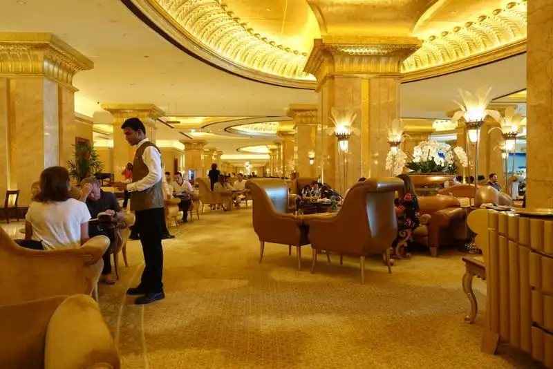 wanderlust-tips-ngan-ngo-voi-su-xa-hoa-cua-khach-san-7-sao-tai-abu-dhabi-19