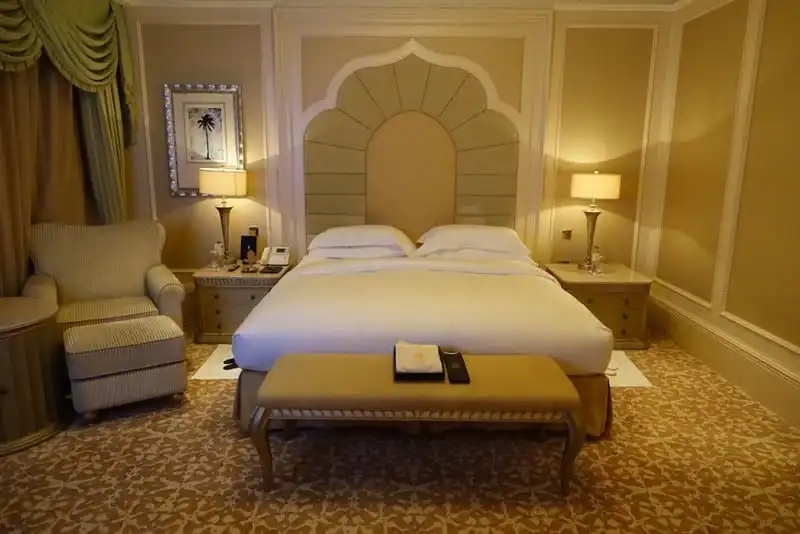 wanderlust-tips-ngan-ngo-voi-su-xa-hoa-cua-khach-san-7-sao-tai-abu-dhabi-7