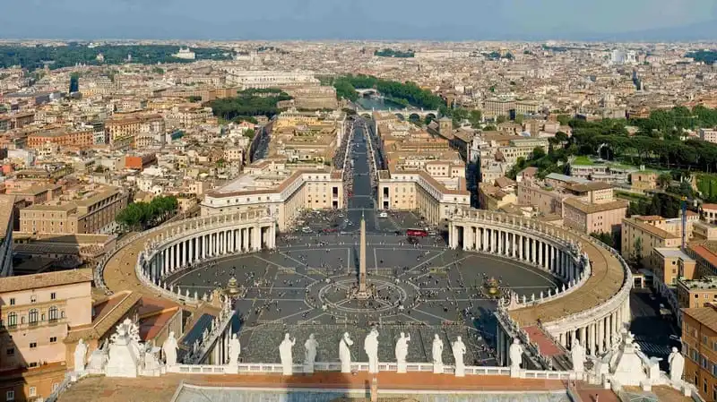 Tòa thánh Vatican đươc trang TripAdvisor bình chọn là địa điểm nên đặt tour du lịch nhất năm 2017.