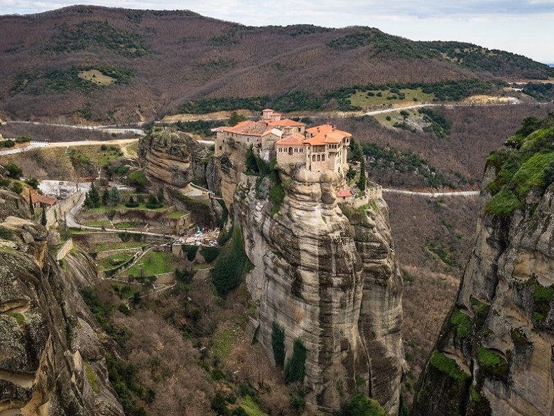 wanderlust tips meteora quan tu vien nam giua lung troi 12