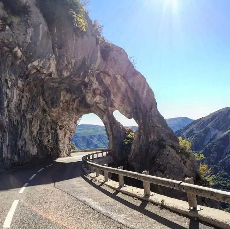 wanderlust tips 11 cung duong dep nhung nguy hiem nhat chau au 2