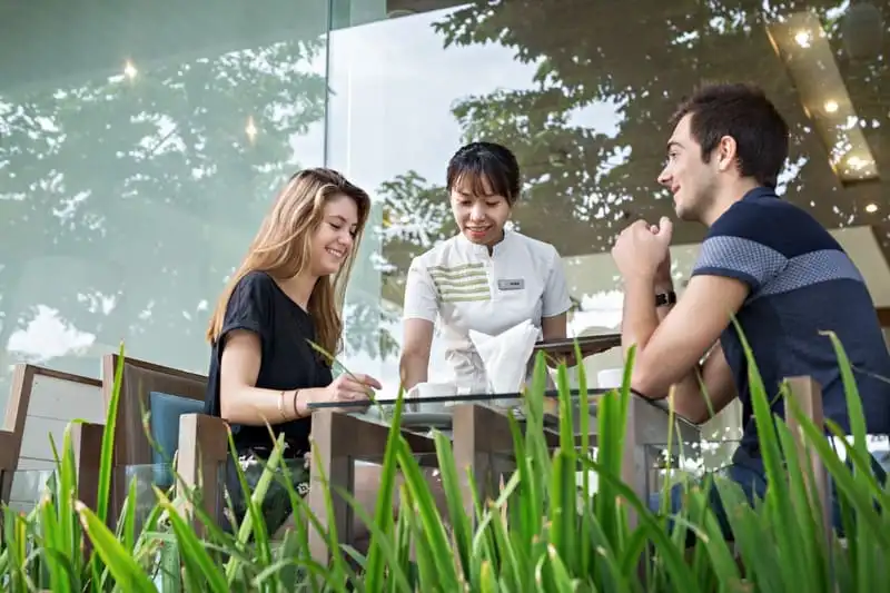 wanderlust tips du khach noi gi ve la carte da nang beach 3