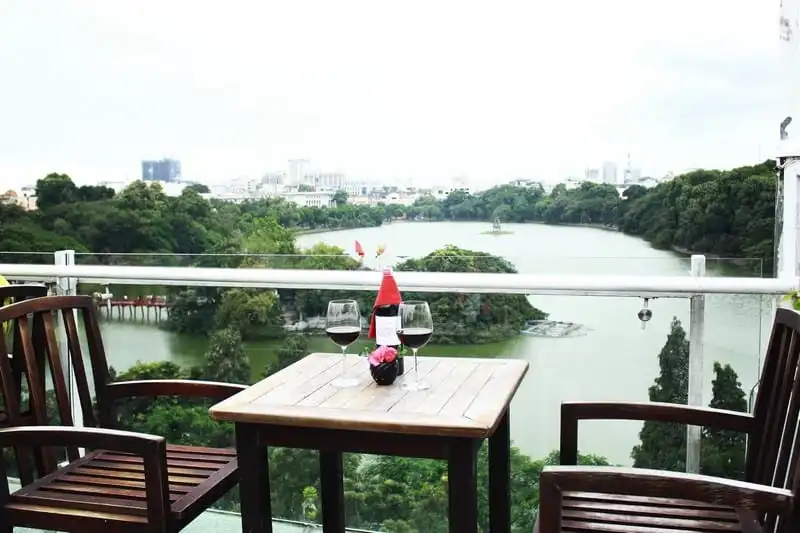 wanderlust tips goi y 10 quan ca phe ly tuong nhat de ngam ha noi tu tren cao 3