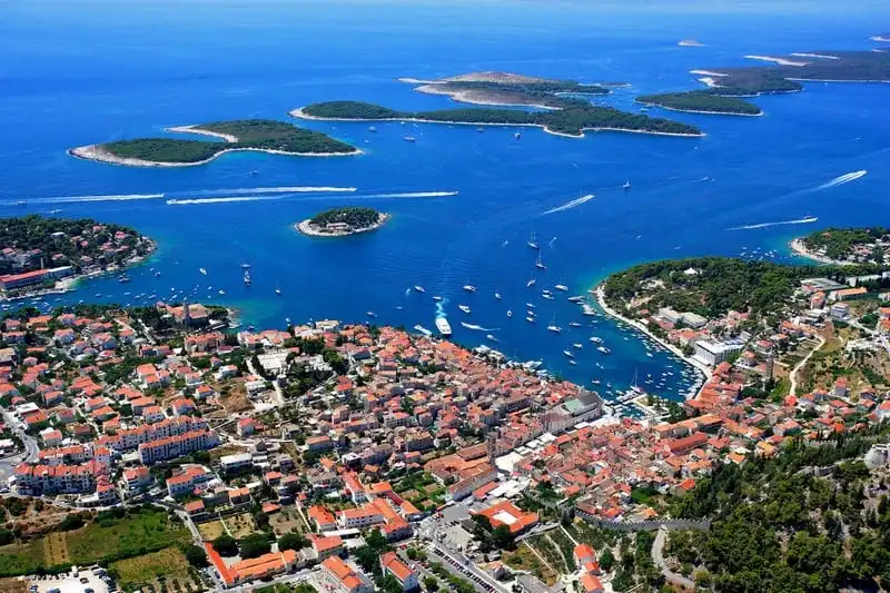 Croatia phạt nặng các hành vi cư xử kém văn minh của du khách 6 wanderlust tips hoi lot croatia phat nang cac hanh vi cu xu kem van minh cua du khach 3