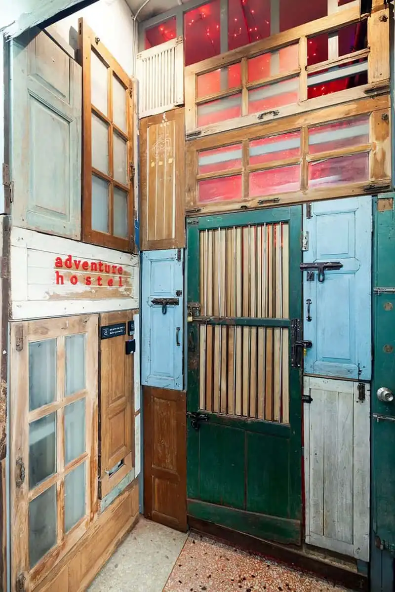 wanderlust tips hostel voi cung cua tuong tai thai lan 13