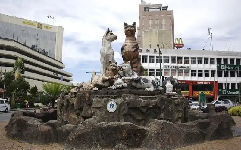 wanderlust tips kuching thanh pho meo1