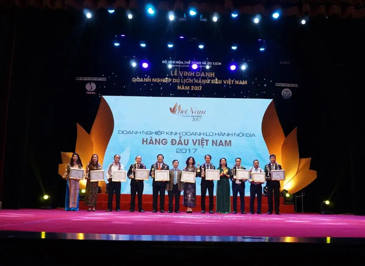 Lễ vinh danh các doanh nghiệp du lịch hàng đầu Việt Nam 2017 5 wanderlust tips le vinh danh cac doanh nghiep du lich hang dau viet nam 2017 3