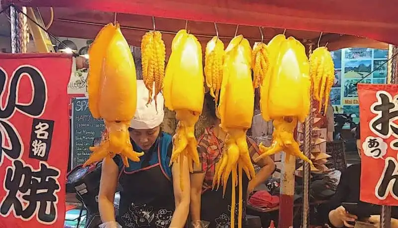 Mực khổng lồ - món ăn khiến giới trẻ Hà thành mê mẩn 6 wanderlust tips muc khong lo mon khien gioi tre ha thanh man 3