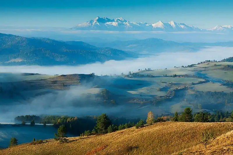 wanderlust tips ngan ngo voi phong canh tuyet dep noi bien gioi ba lan slovakia 5