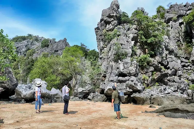 wanderlust tips ngo ngang ang cai xuoi nguoi biet o quang ninh 5