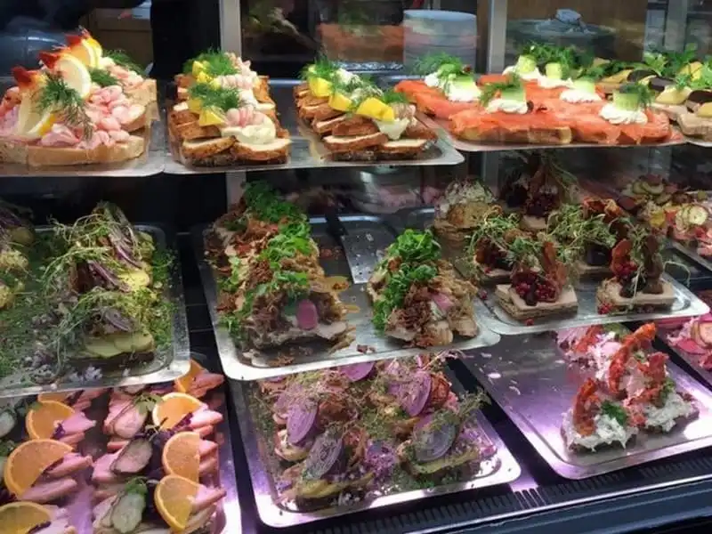 wanderlust tips nguoi dan cac nuoc tren the gioi thich mon an vat nao nhat 3