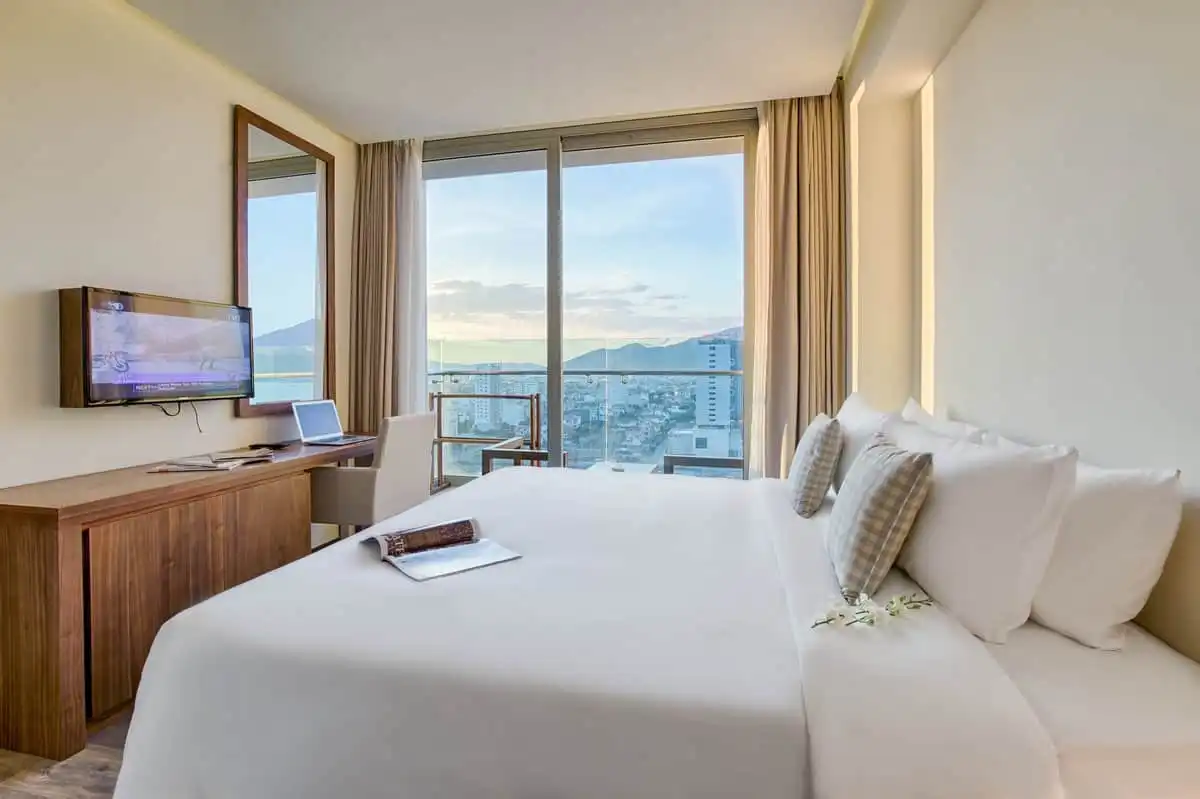 wanderlust tips thien duong trai dai vo tan voi la carte da nang beach 24