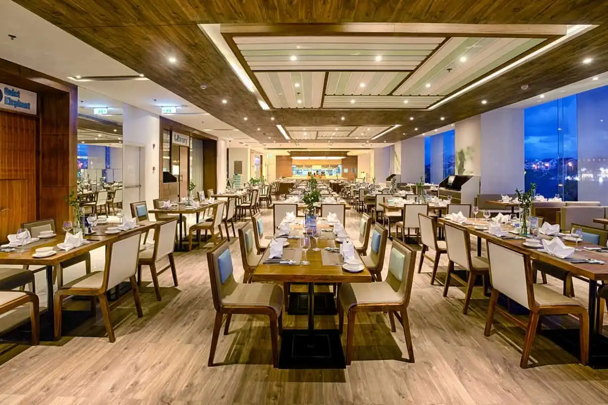 wanderlust tips thien duong trai dai vo tan voi la carte da nang beach 25