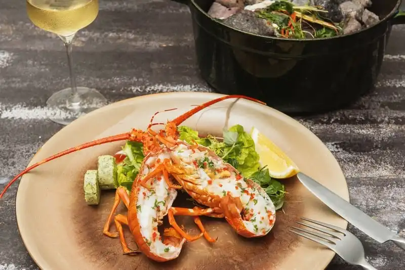 wanderlust tips thuc don moi day hap dan tai azure beach lounge 3